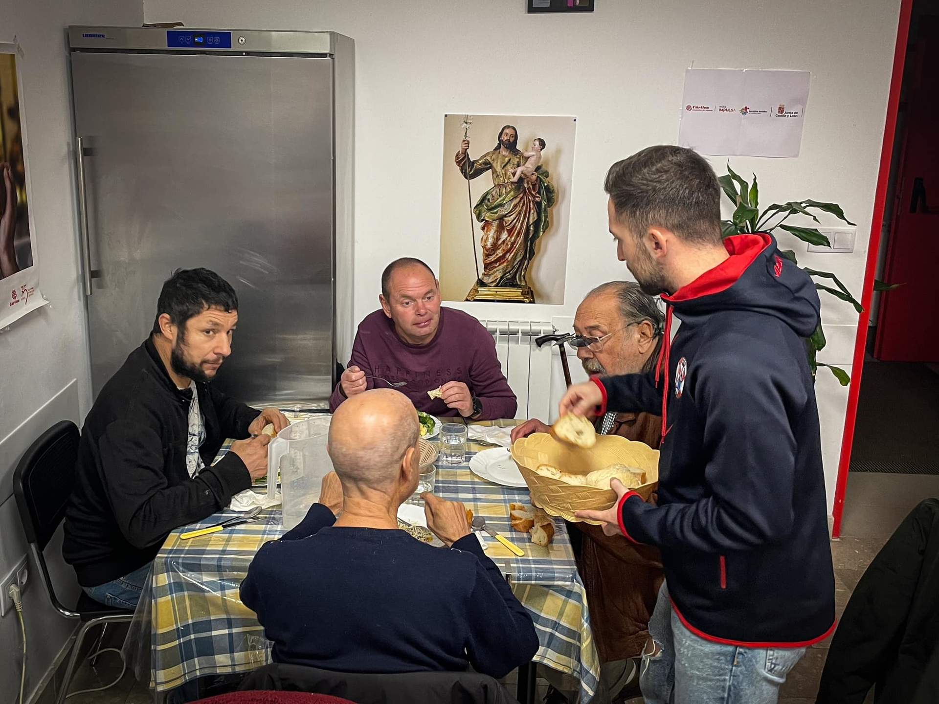 Jugadores del Zamora acuden a Casa Betania (1)