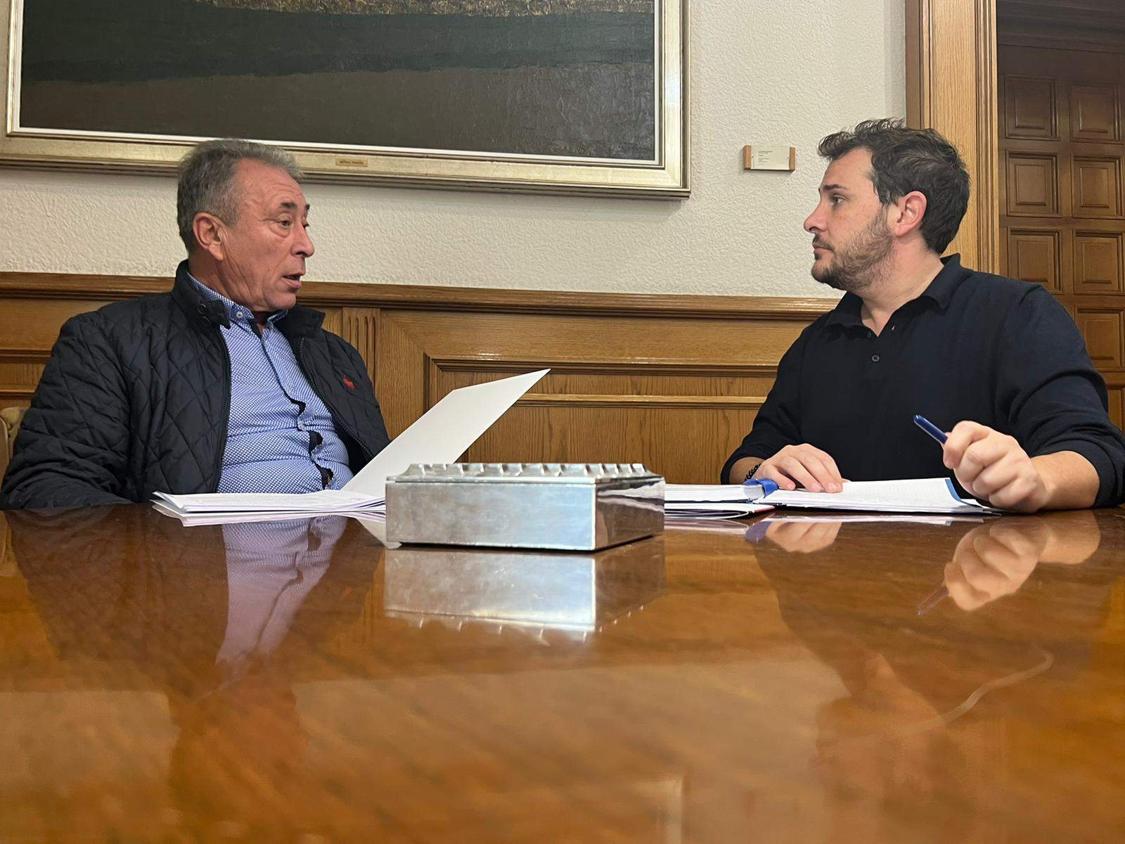 El vicepresidente primero de la Diputación de Zamora y diputado de Educación, Cultura y Turismo, Víctor López de la Parte, ha mantenido una reunión con el alcalde del Ayuntamiento de San Cebrián de Castro, Javier Aguado Hernández