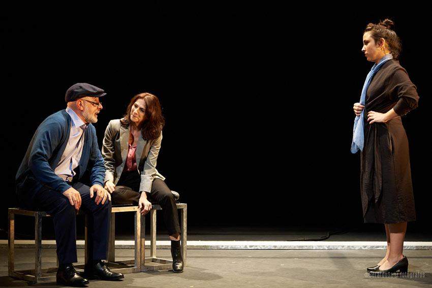 Actuación teatral Nevenka.