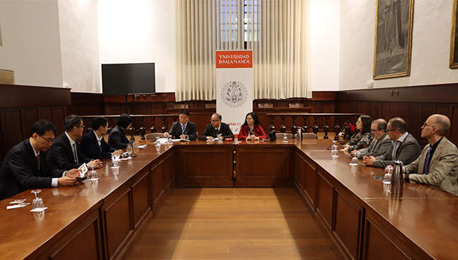 Delegación china en su visita a la USAL