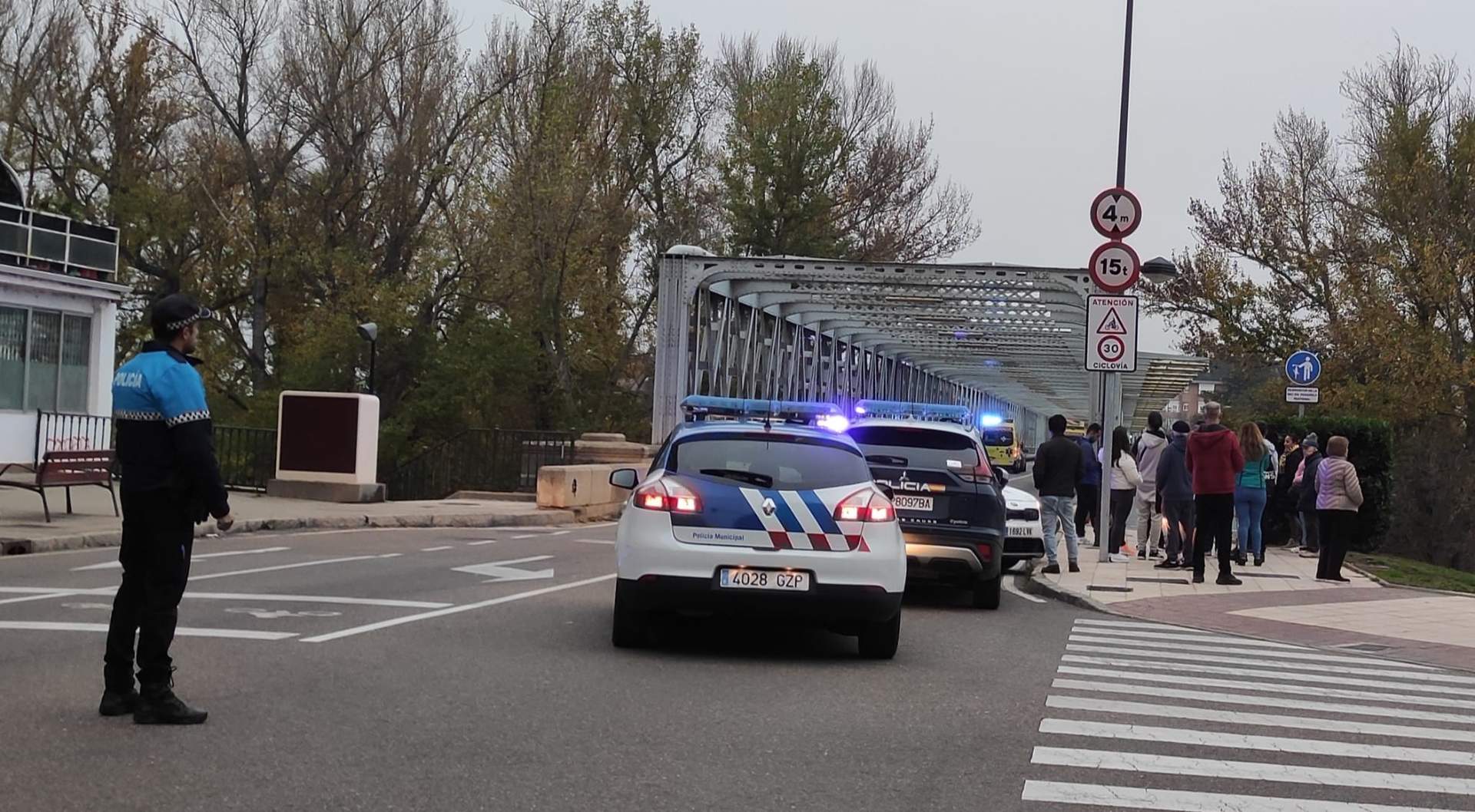 Dispositivo policial en el Puente de Hierro. Fotografía: GC