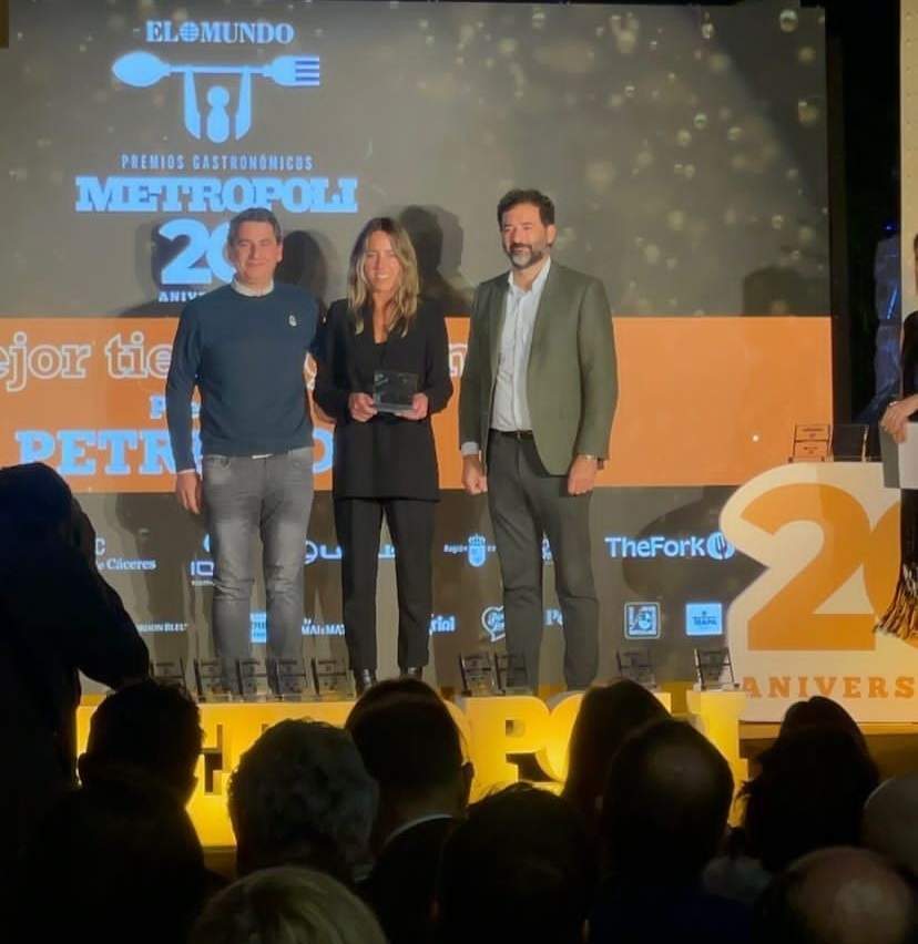 David Aragón, jefe de producto, Goizane, relaciones públicas y jefa de online y de la organización de Metrópoli