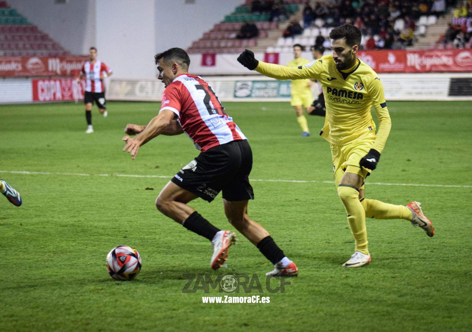 Joel Priego en una acción del partido