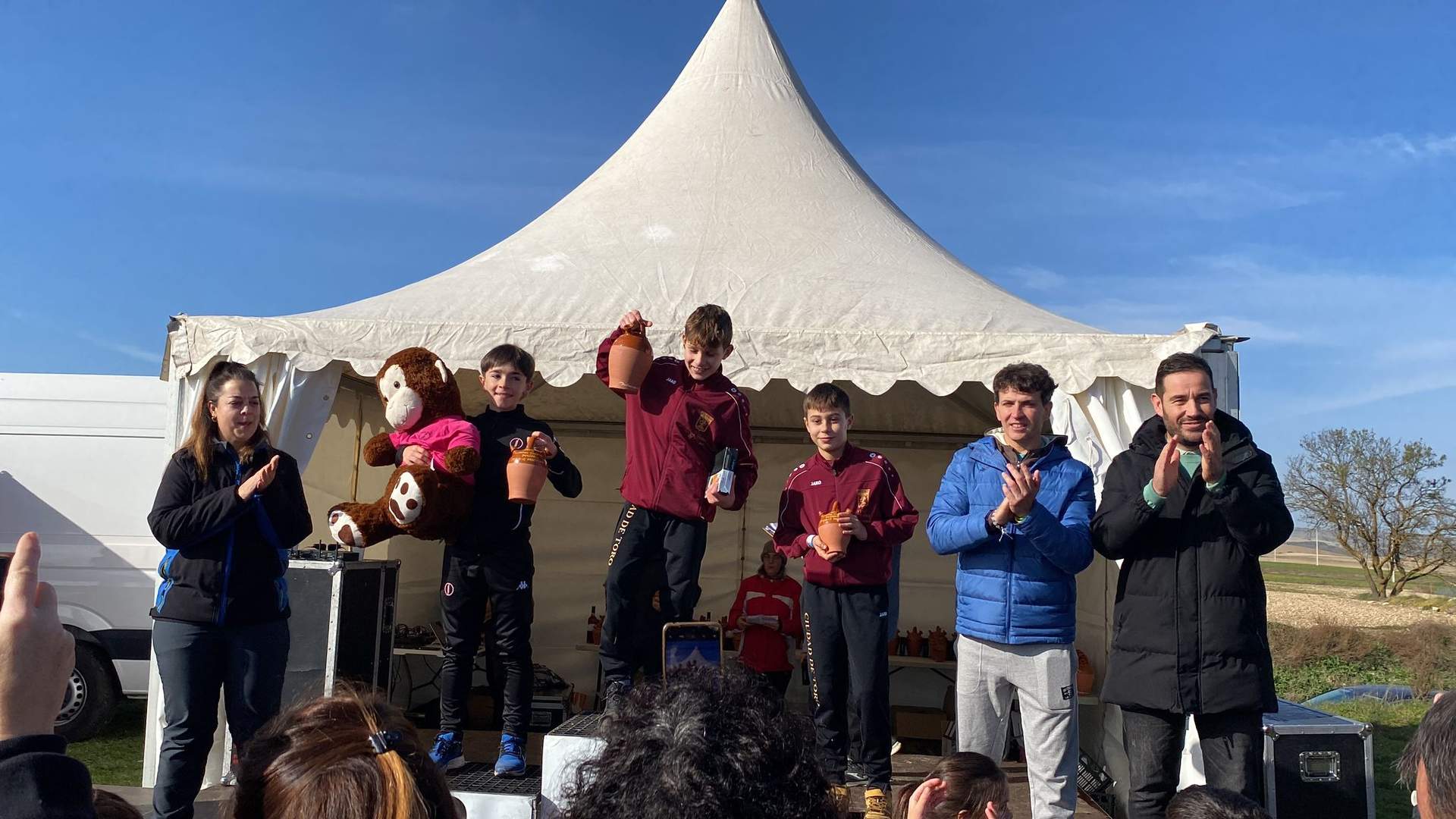 El Vino Toro Caja Rural se impone en la categoría Sub 12 del Cross Ciudad de Dueñas
