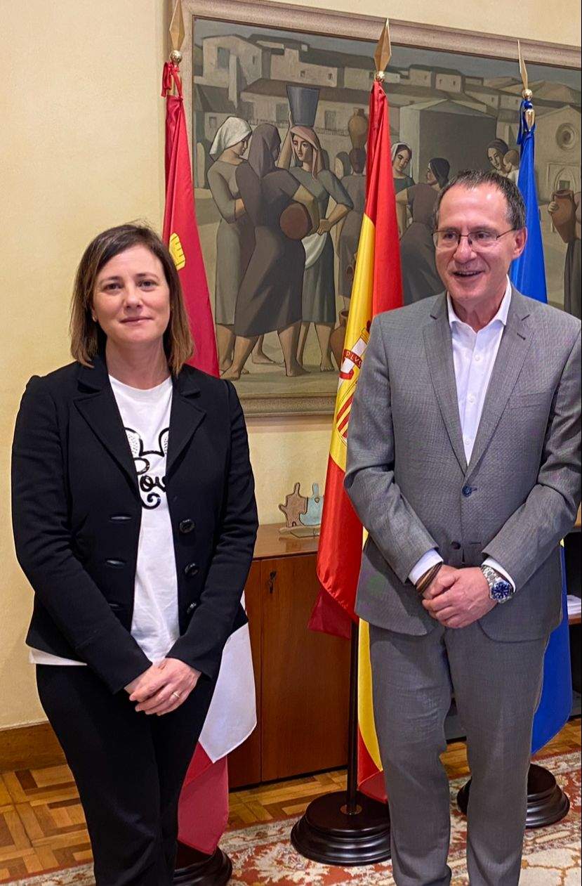 El subdelegado como la jefa provincia de inspección de telecomunicaciones