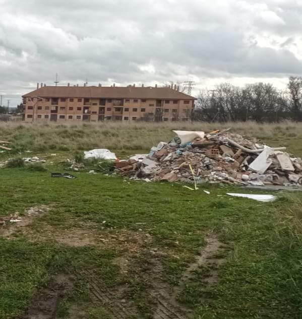 Vertedero ilegal en el Alto de San Frontis