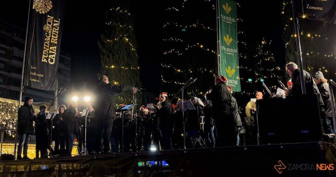 Nacor Blanco hace sonar la música en la Plaza de los Sueños