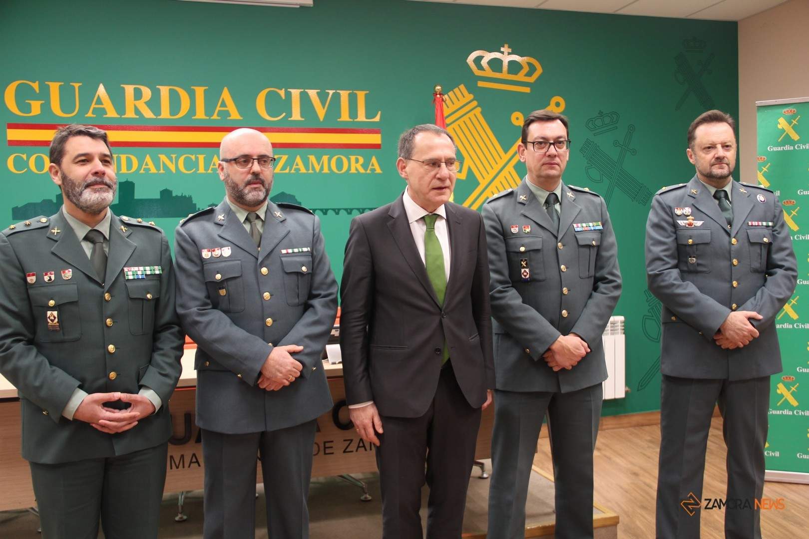El Subdelegado del Gobierno en Zamora, Ángel Blanco, , el Teniente Coronel Jefe de la
Comandancia de Zamora, Héctor David Pulido, el
Comandante Jefe de Operaciones, Jesús González y de la Unidad Orgánica de Policía Judicial, el Capitán Jefe, Eduardo Vicente y el Teniente, Carlos Val durante la presentación de la Operación Lago