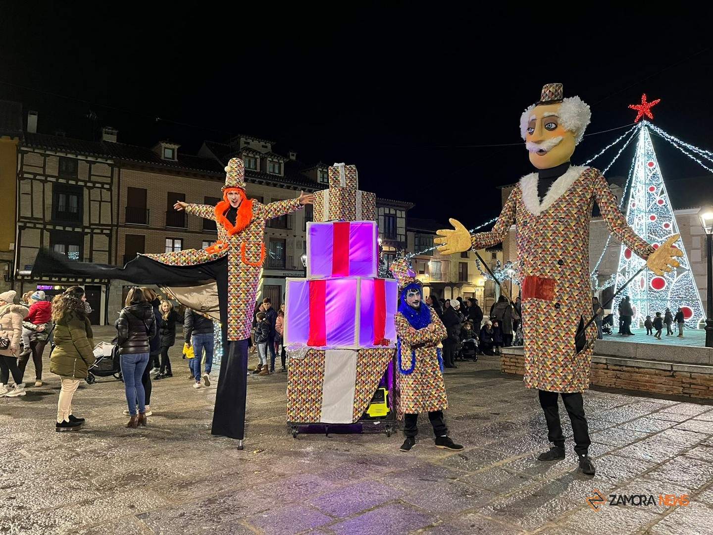 Papá Noel recibe a los más pequeños en el Ayuntamiento de Toro_2