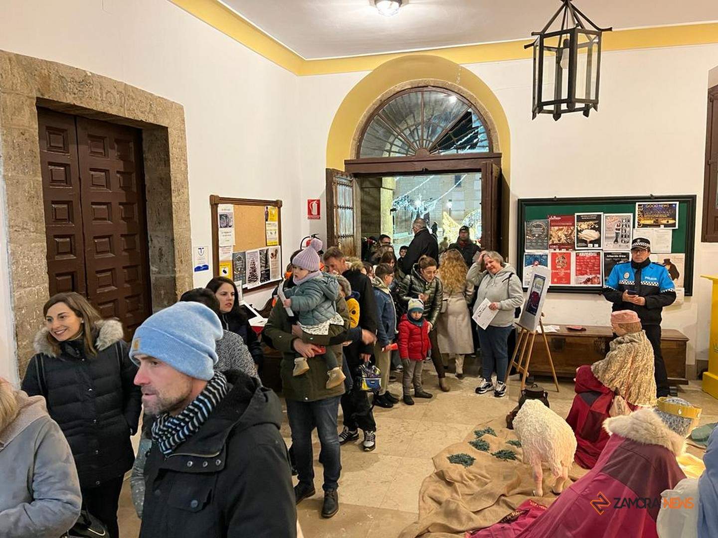 Papá Noel recibe a los más pequeños en el Ayuntamiento de Toro_3