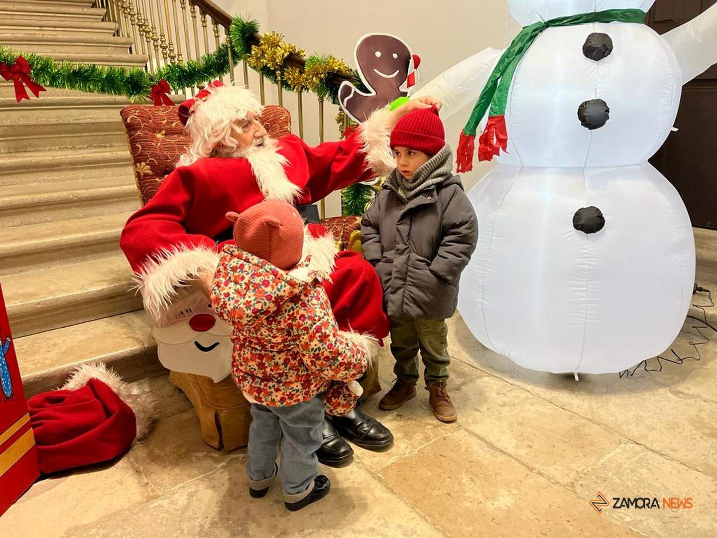 Papá Noel recibe a los más pequeños en el Ayuntamiento de Toro_4