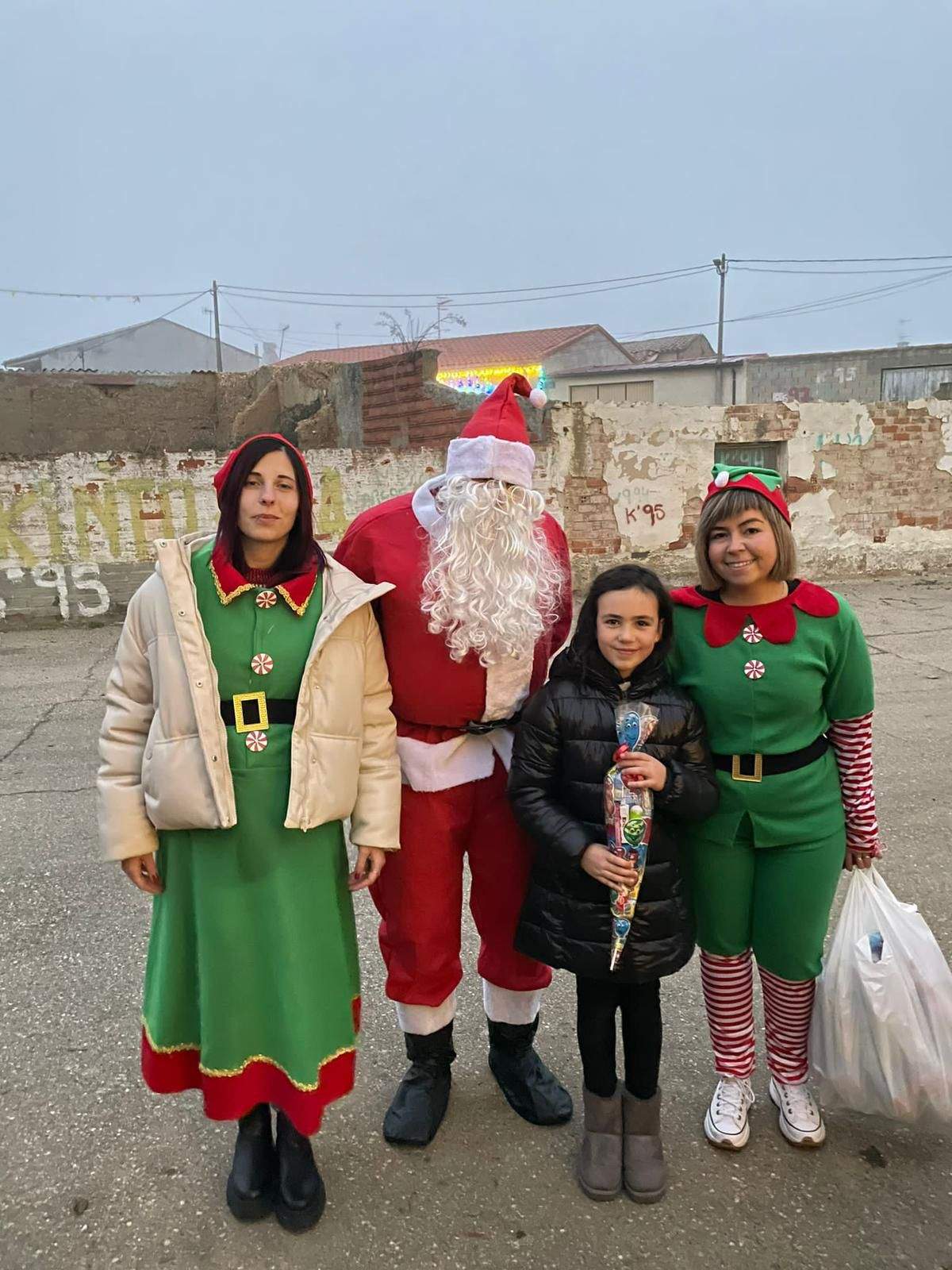 Papá Noel y sus elfas de Aguilar de Tera