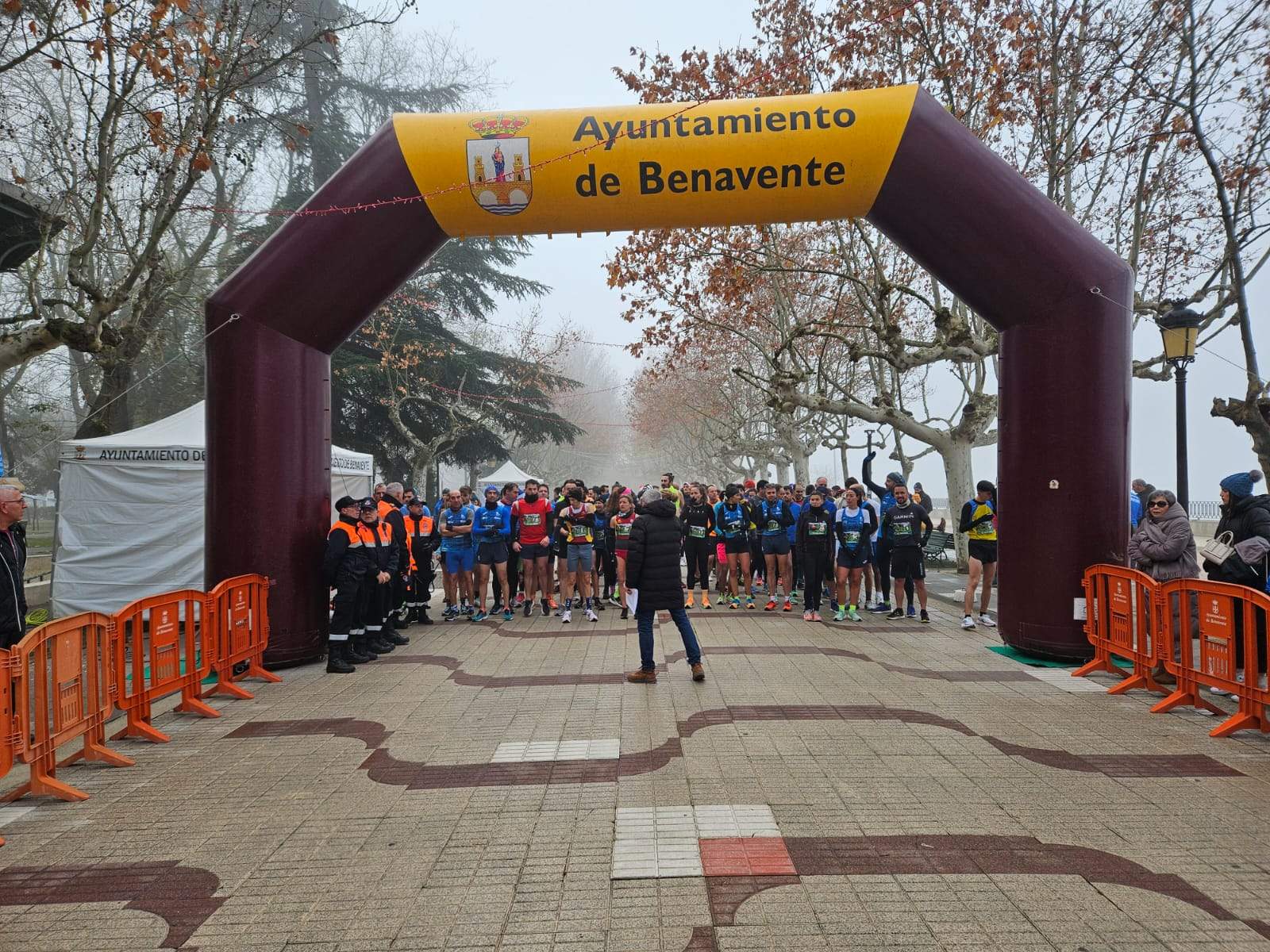 David Campo y Teresa Herráez se imponen en la Carrera Popular del Caracol Navideño