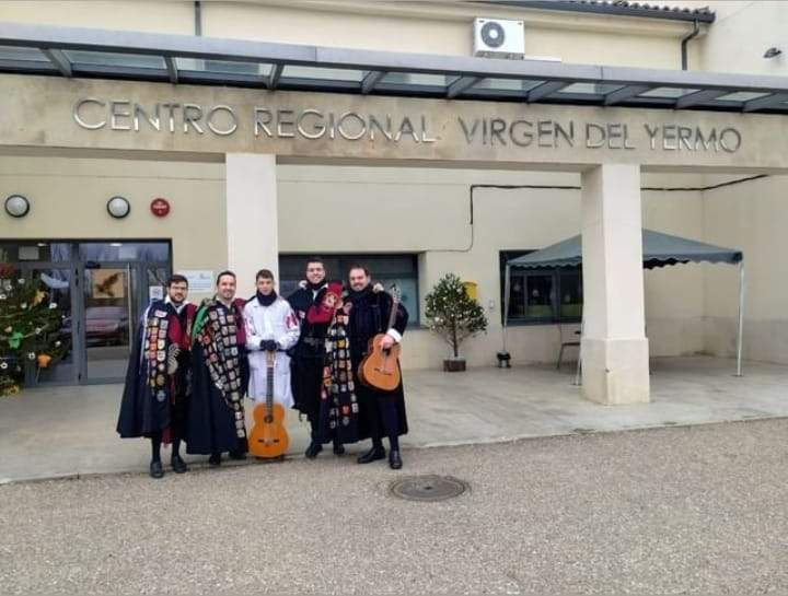 La Tuna de Zamora visita el centro residencial Virgen del Yermo