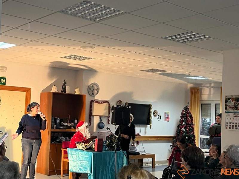 Papá Noel visita la Residencia San Tirso