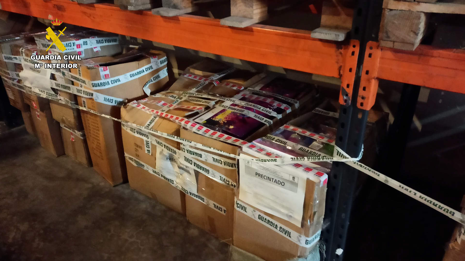 La Guardia Civil ha retirado del mercado durante estas Navidades más de medio millón de juguetes fraudulentos y peligrosos que se encontraban en establecimientos dedicados a la importación, distribución y venta