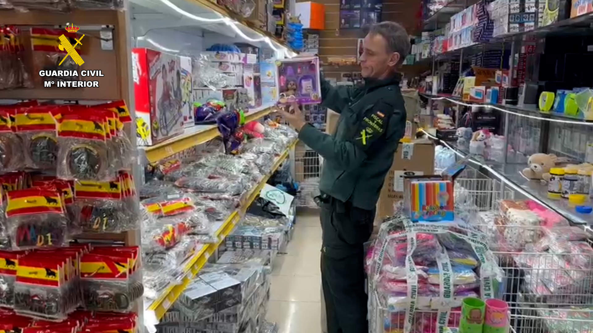 La Guardia Civil ha retirado del mercado durante estas Navidades más de medio millón de juguetes fraudulentos y peligrosos que se encontraban en establecimientos dedicados a la importación, distribución y venta