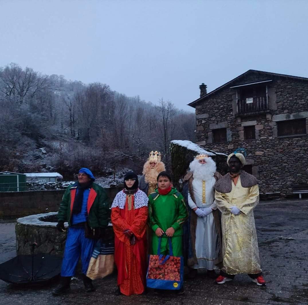 Los Reyes Magos durante su visita a Porto. Fotografía: Plataforma 102