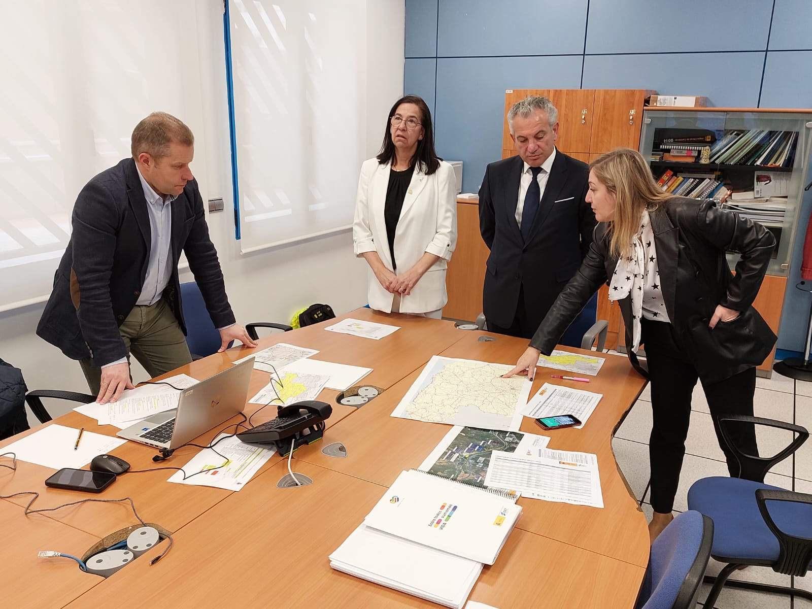 El delegado del Gobierno en Castilla y León, Nicanor Sen, visita el Centro de Gestión de la DGT para conocer de primera mano cuál es la situación actual de las carreteras de la Comunidad afectadas por el temporal de nieve