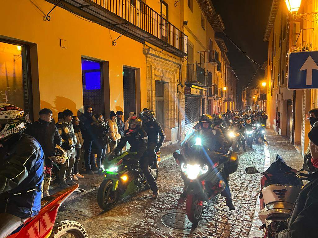 desfile de antorchas. Motauros
