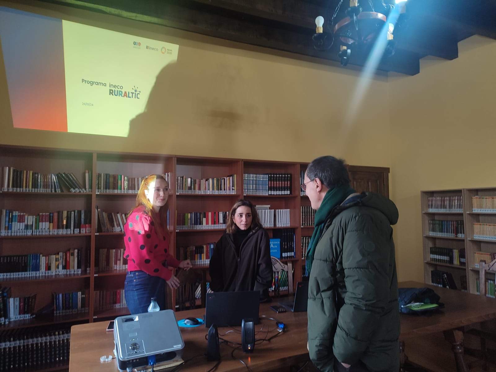 El subdelegado en Zamora visita los talleres en las antiguas escuelas