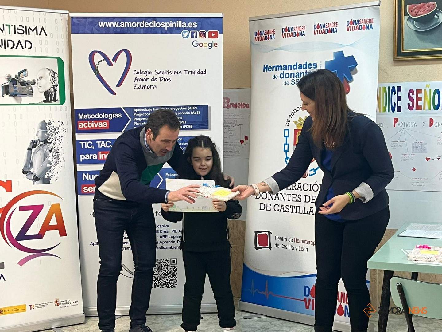 Donación y entrega de premios colegio Santísima Trinidad