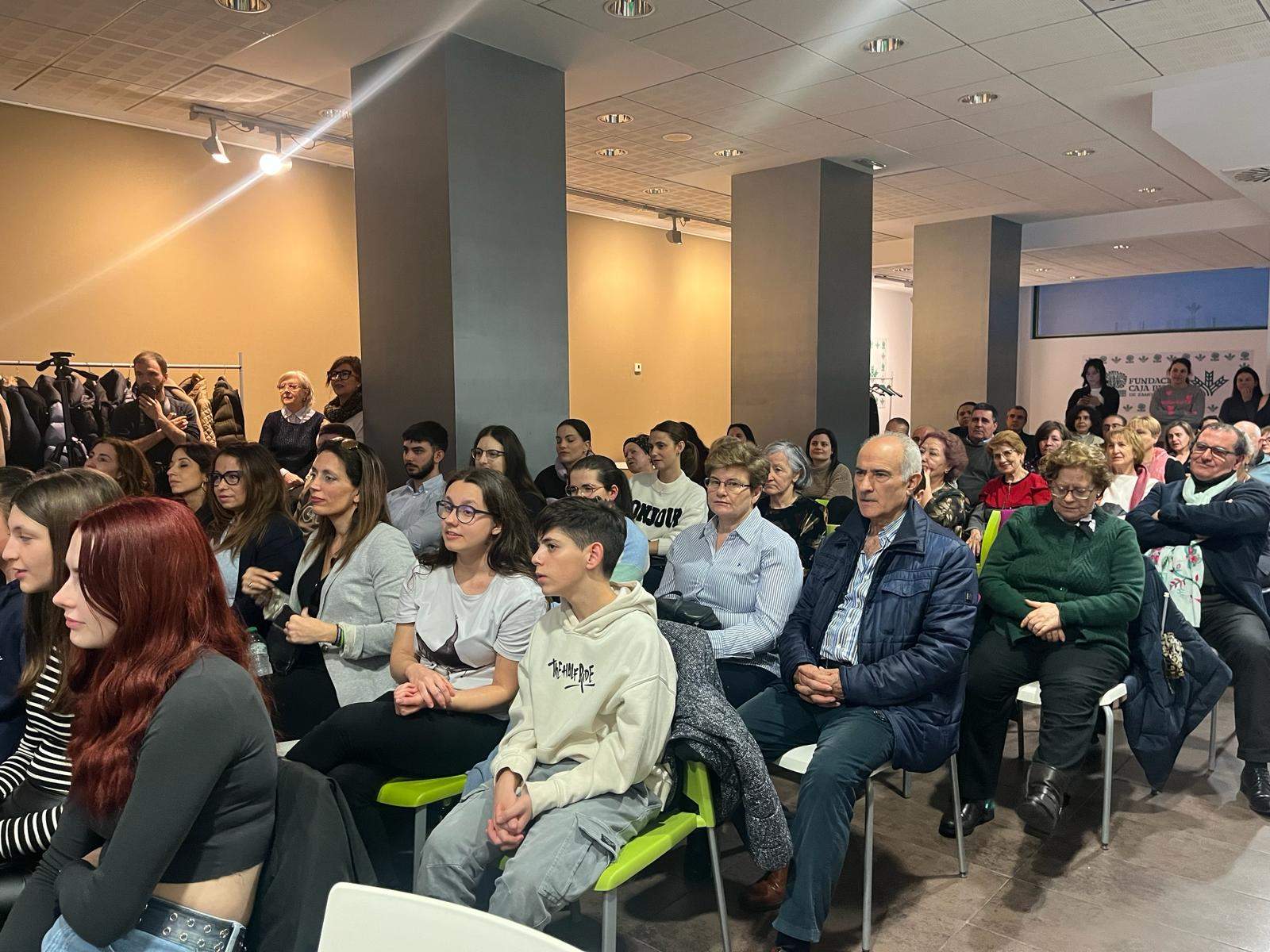 sede social Caja Rural en el concierto de Miguel Inadaptado
