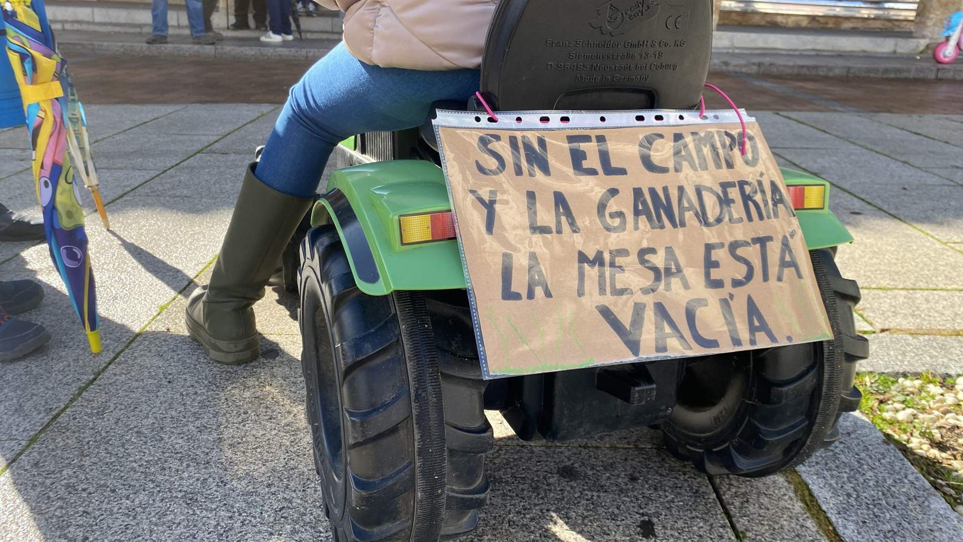 Los niños de Fuentesaúco se solidarizan con el campo (4). Imagen cedida