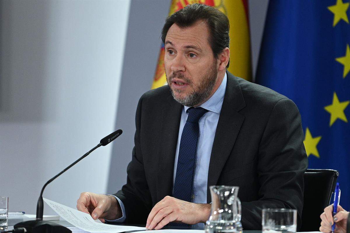 El ministro de Transportes y Movilidad Sostenible, Óscar Puente, durante su intervención. | Pool Moncloa/Borja Puig de la Bellacasa