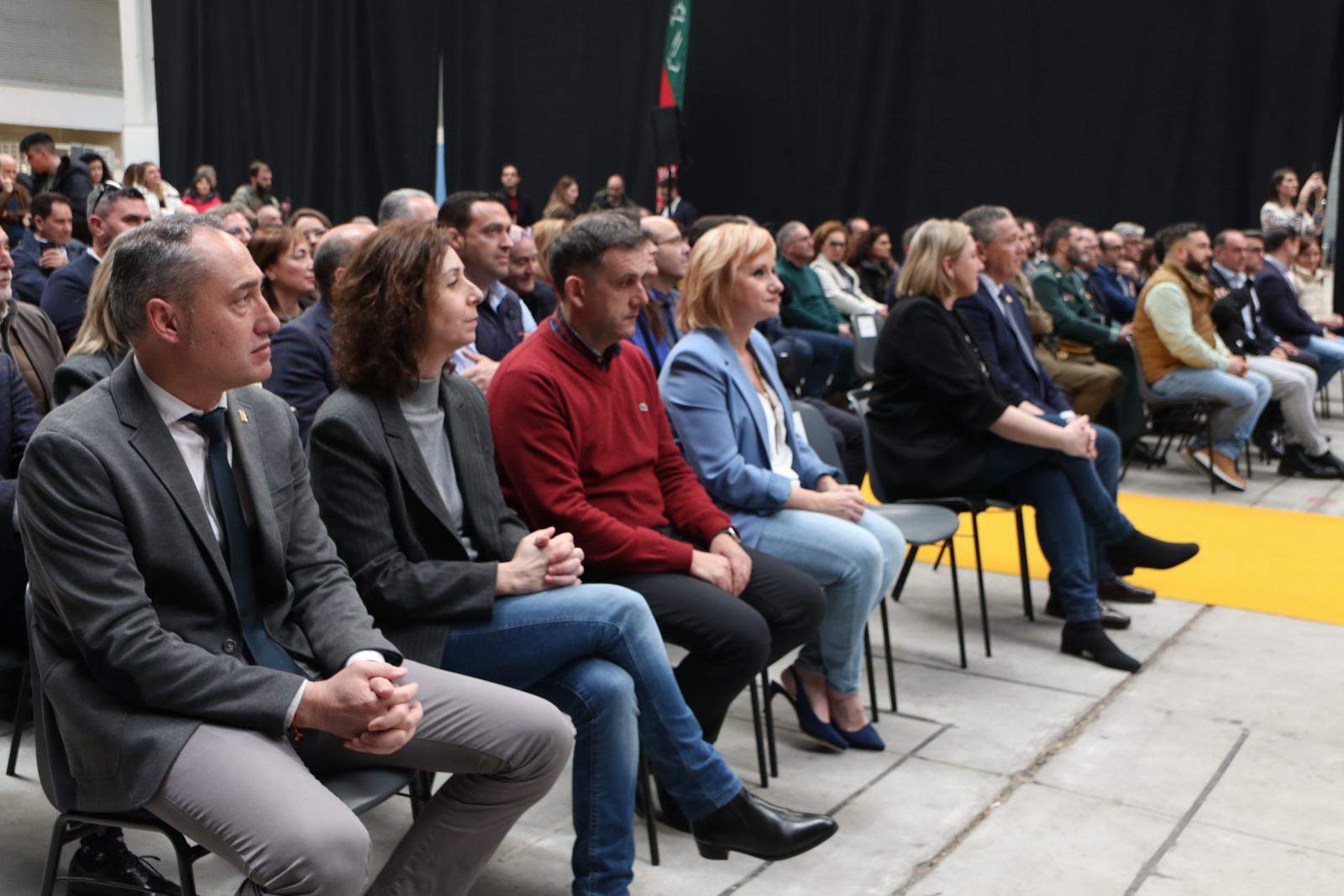 Autoridades en el acto de inauguración de Meliza