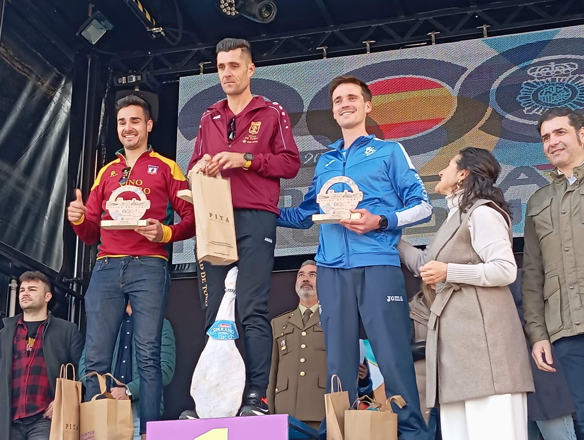 Sergio Fernández Lastras, del CD Benavente Atletismo, en el XXXIX Medio maratón popular de Medina del Campo 10 k