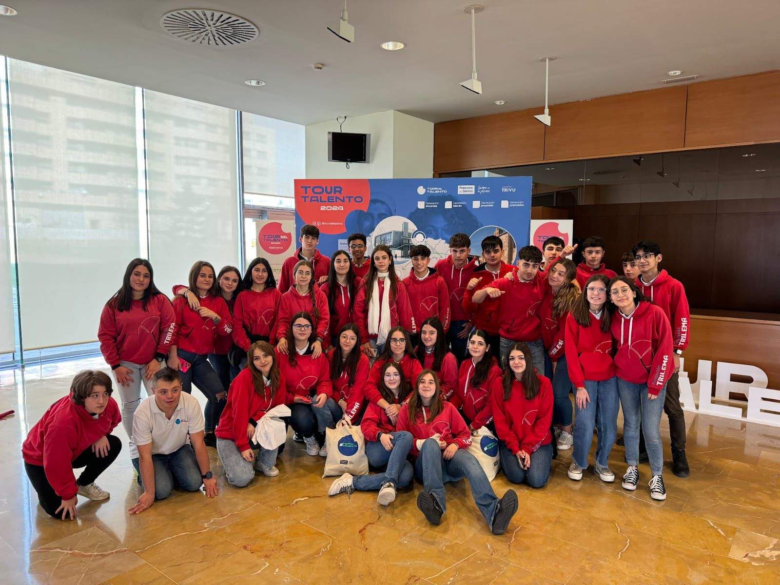 Visita de los alumnos de Trilema Zamora al Tour del Talento en Salamanca. Fotografía: CEDIDA