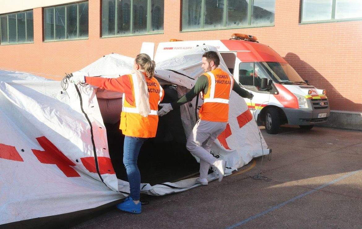 Cruz Roja Zamora colabora en un simulacro de emergencias en el IES María de Molina