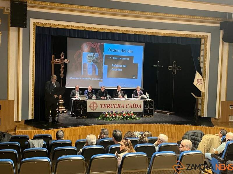 Asamblea de la Hermandad de Jesús en su Tercera Caída