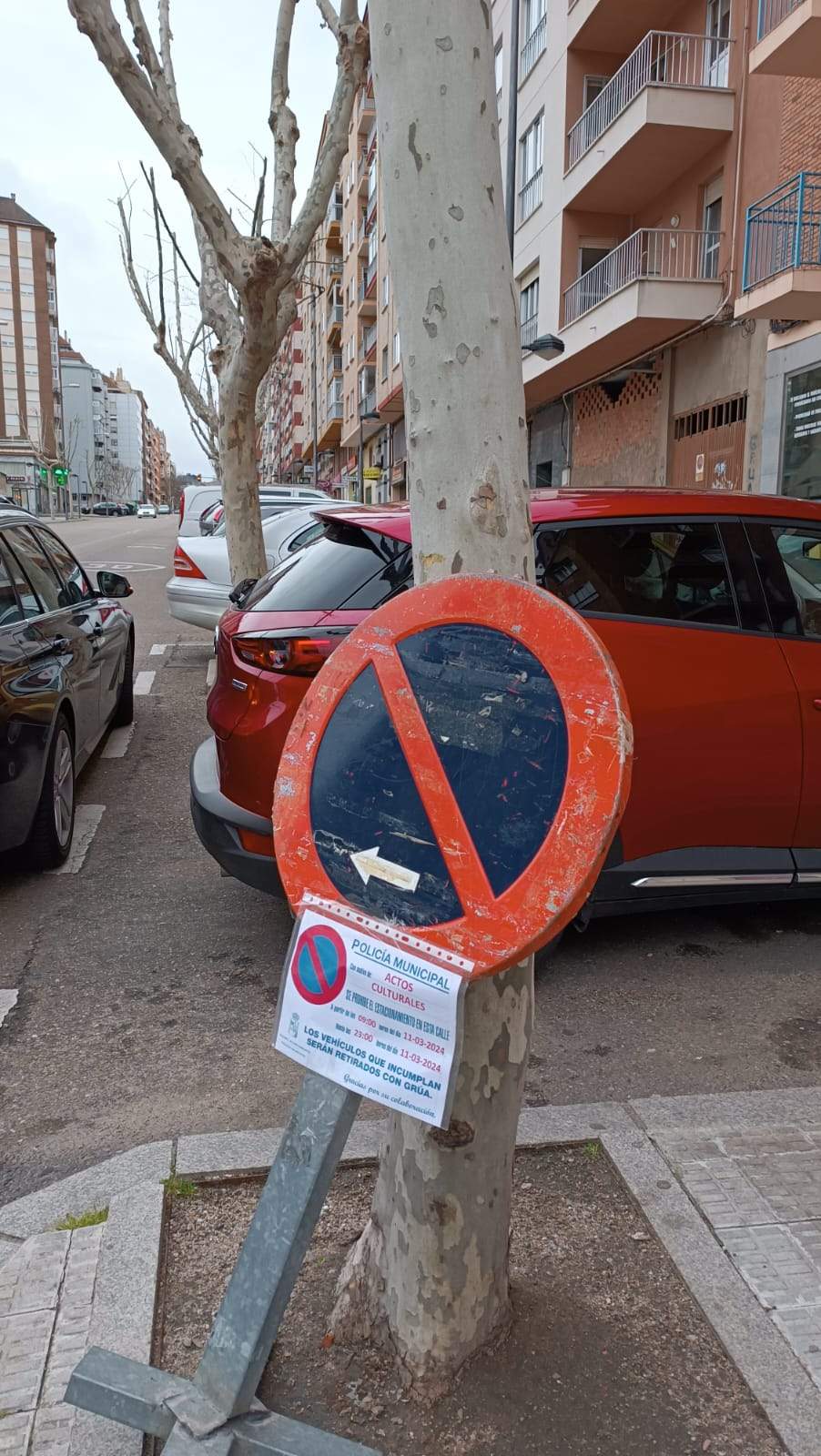 Señal de prohibido aparcar por la grabación de la nueva película de Icíar Bollaín. Fotografía: CEDIDA