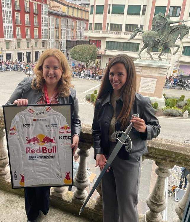 Cristina Gutiérrez y la alcaldesa de Burgos, Cristina Ayala. Fotografía: Burgos Noticias