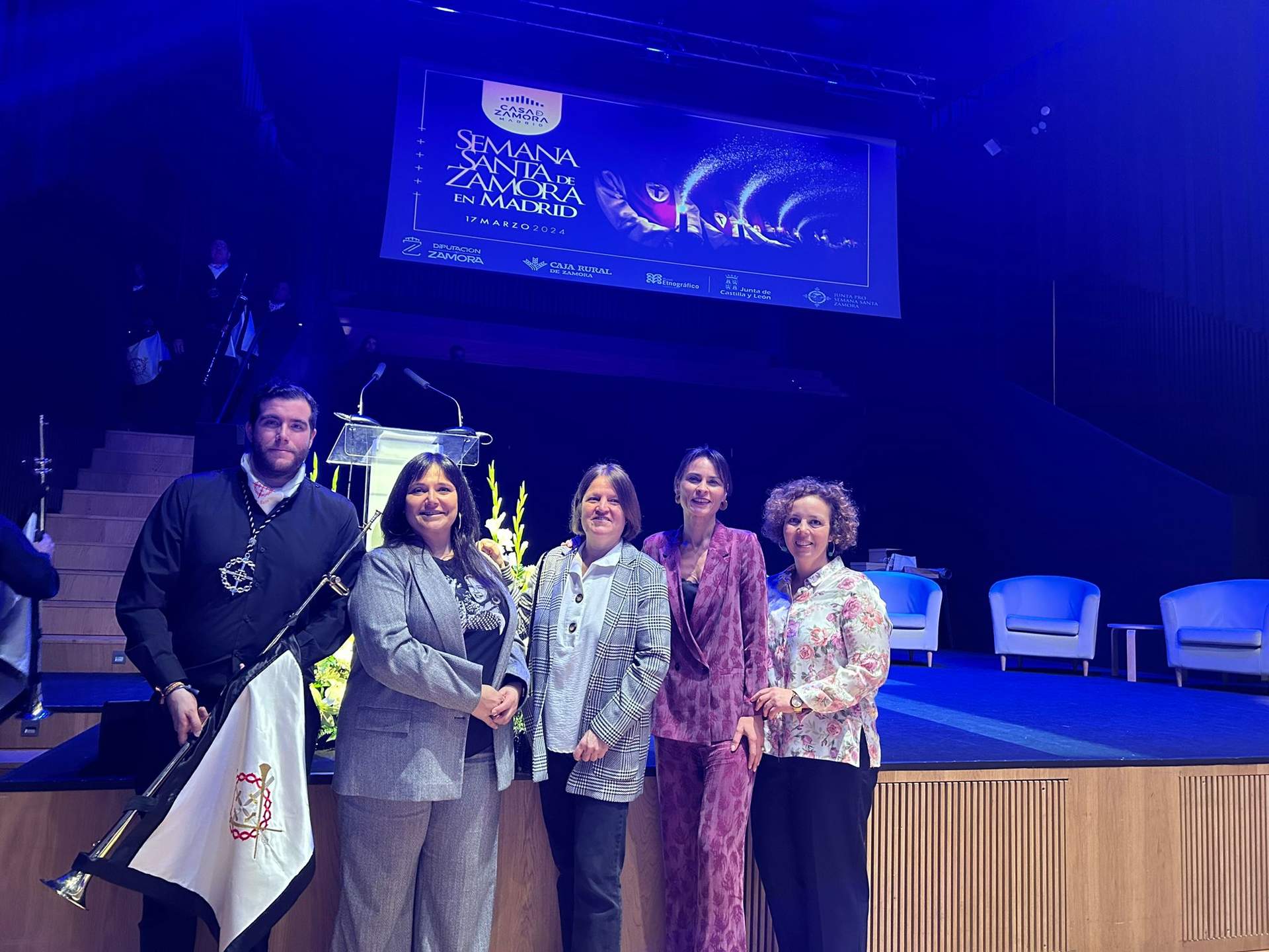 profesores de la etapa de Infantil y Primaria del colegio Medalla Milagrosa en la entrega de los Banzos de Oro en la Casa de Zamora en Madrid. Fotografía: CEDIDA