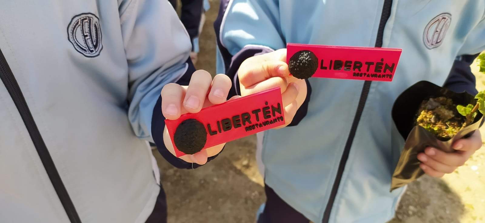 Alumnos del colegio Medalla Milagrosa acuden al vivero provincial a conocer los secretos de la cosecha de la trufa
