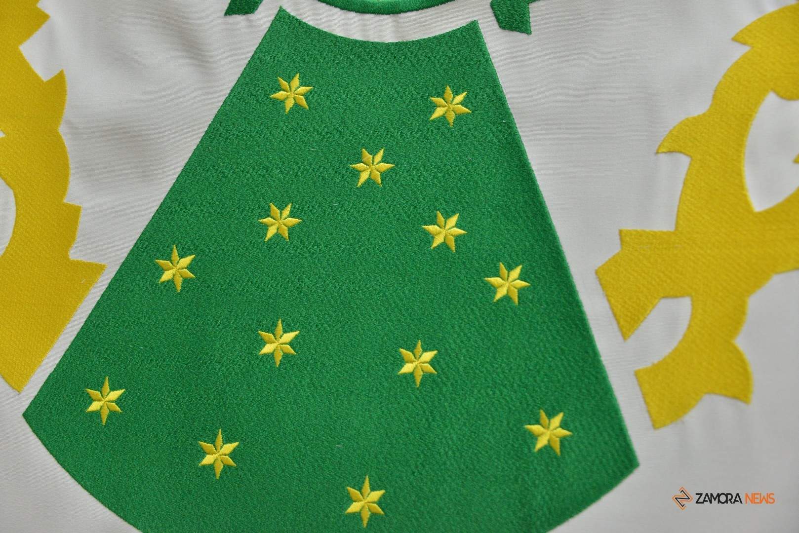 Detalles del nuevo repostero de la Cofradía Virgen de la Esperanza