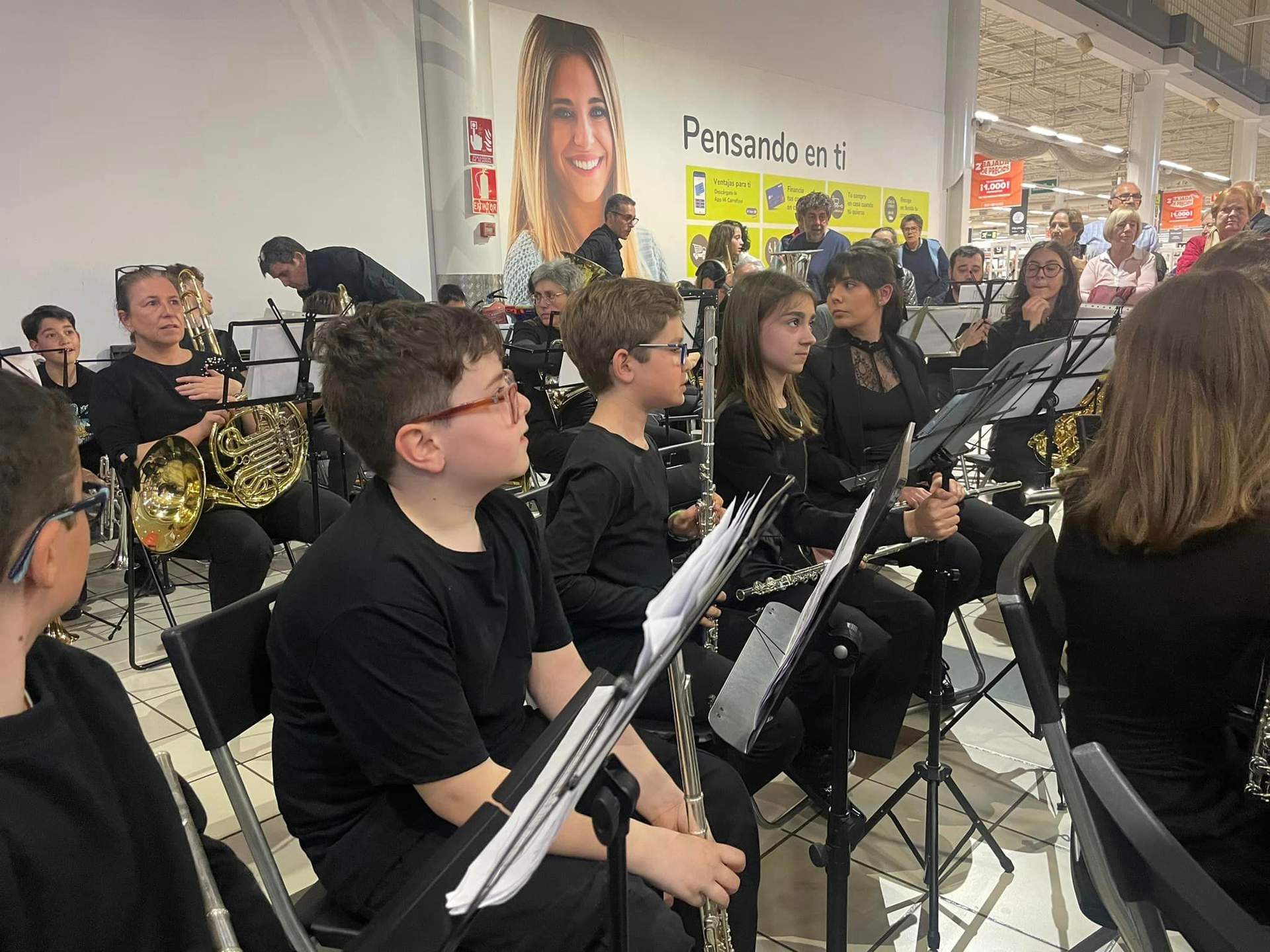 La Banda de Música de Zamora suena en el Centro Comercial Valderaduey (1). Banda de Música de Zamora