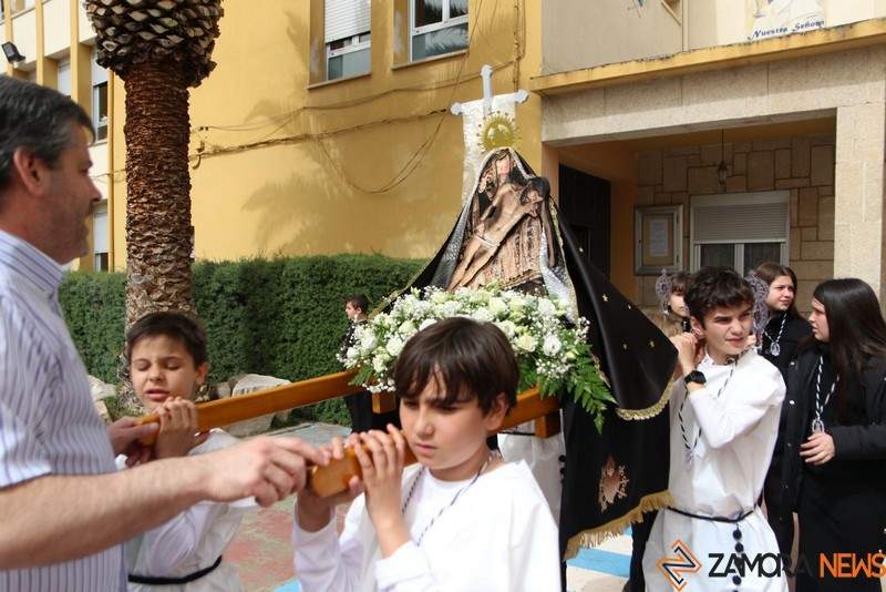 Devoción por Nuestra Madre en el Colegio Nuestra Señora del Rocío (8)