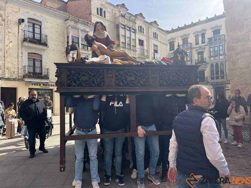 Traslado de los pasos del Santo Entierro a la carpa en San Esteban (2)