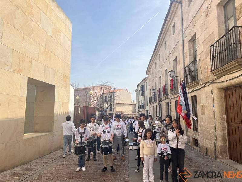 La banda de Música de Zamora ensaya en el entorno de la Catedral (2)