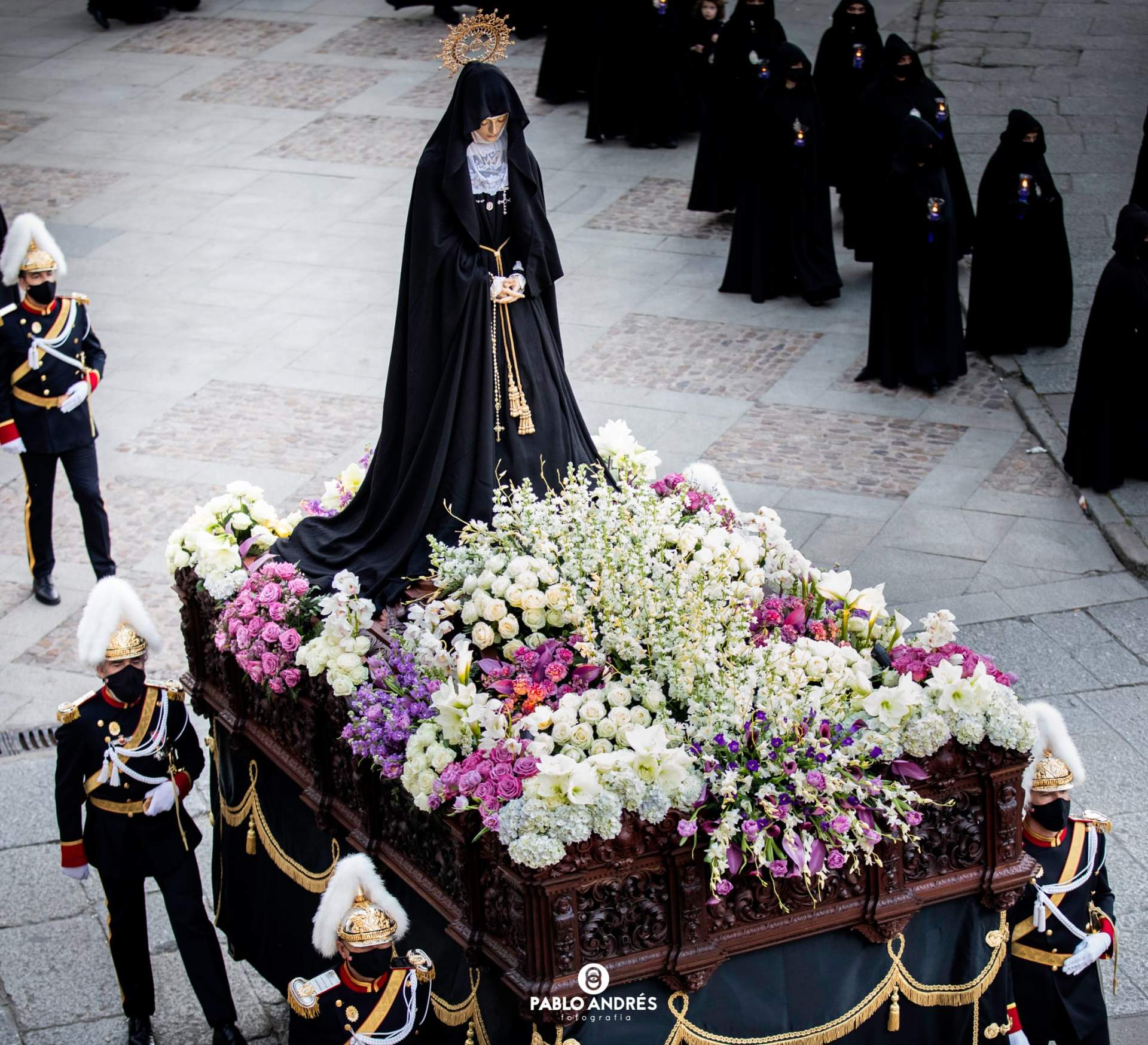 El paso de la Soledad adornada en la procesión del año 2022. Fotografía: Pablo Andrés
