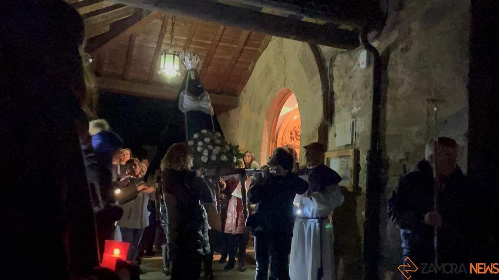 procesión de La Soledad En Santibáñez de Tera