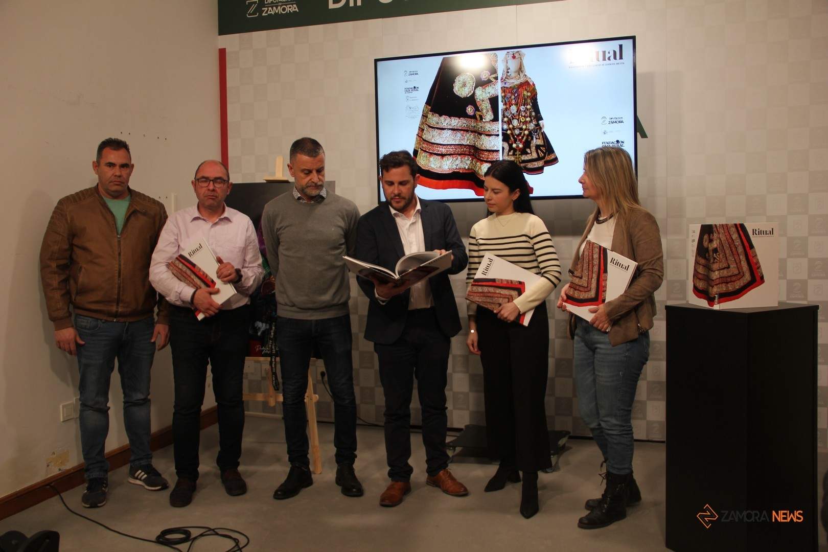 Presentación libro Ritual dentro del Festival Internacional de Indumentaria Tradicional