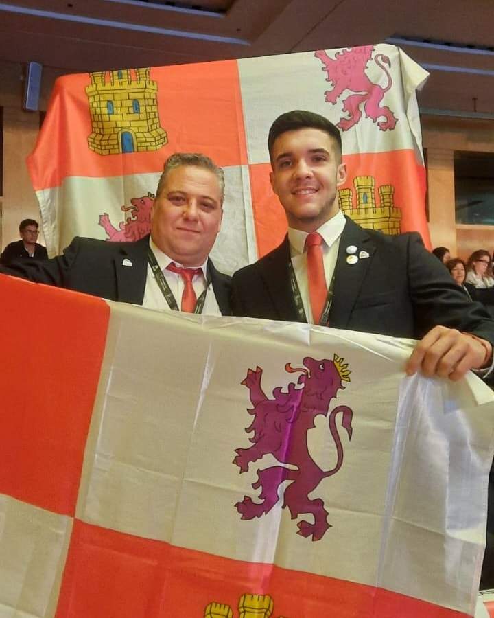 Óscar Ramos y su tutor Manuel Poyo, del Centro Menesiano