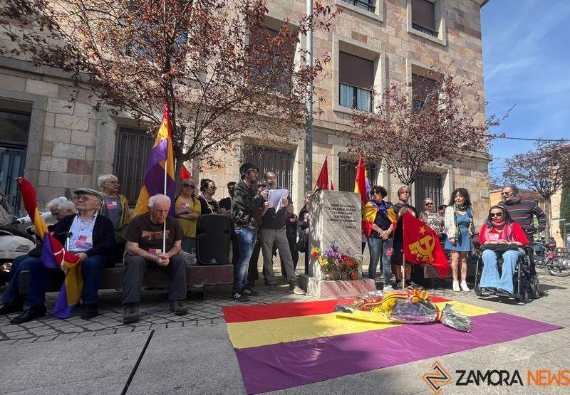 Izquierda Unida de Zamora conmemora la II República Española (1)