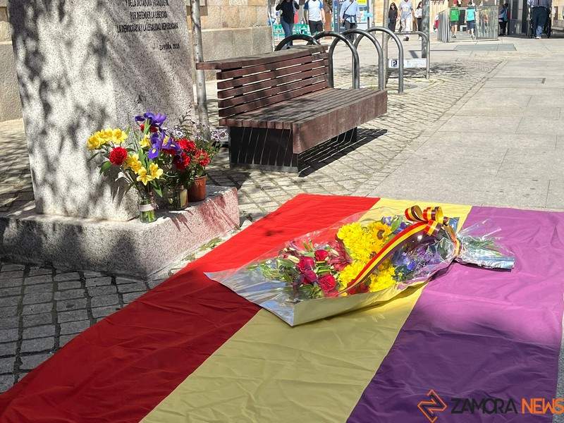 Izquierda Unida de Zamora conmemora la II República Española (3)