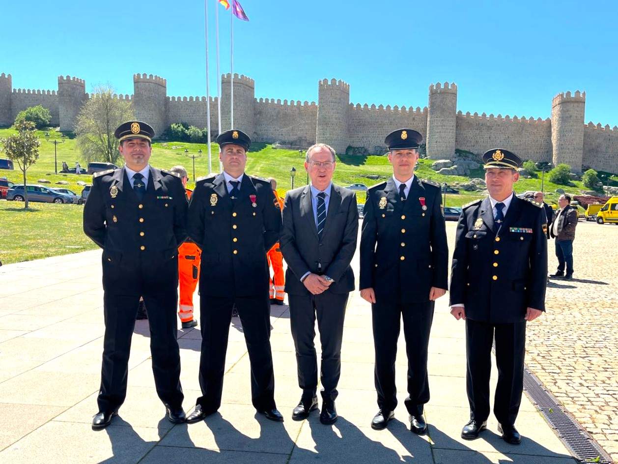 Ángel Blanco aplaude la labor de la Policía Nacional de Zamora, reconocida en las Medallas al Mérito de la Protección Ciudadana